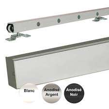 Image du produit KIT RAIL ALU ANODISÉ ARGENT 2.40m + GARNITURE POUR UNE PORTE BOIS <60KG + BANDEAU 2.40m + 2 EMBOUTS